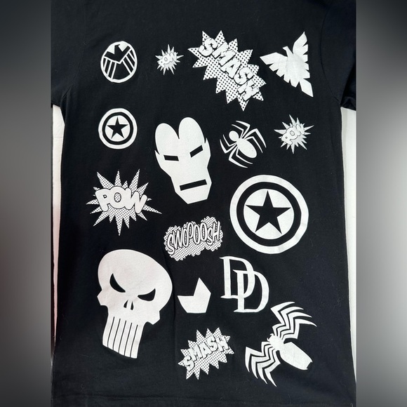 Black and white Marvel Avengers Unisex Graphic Tee - Picture 2 of 6